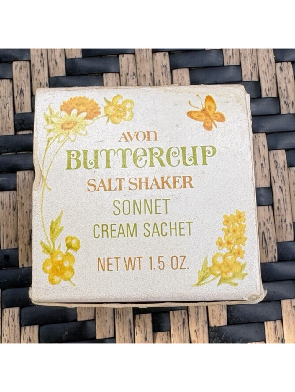 Avon Buttercup Sonnet Cream Sachet Ceramic Salt Shaker 1.5 oz w/ Lid Box